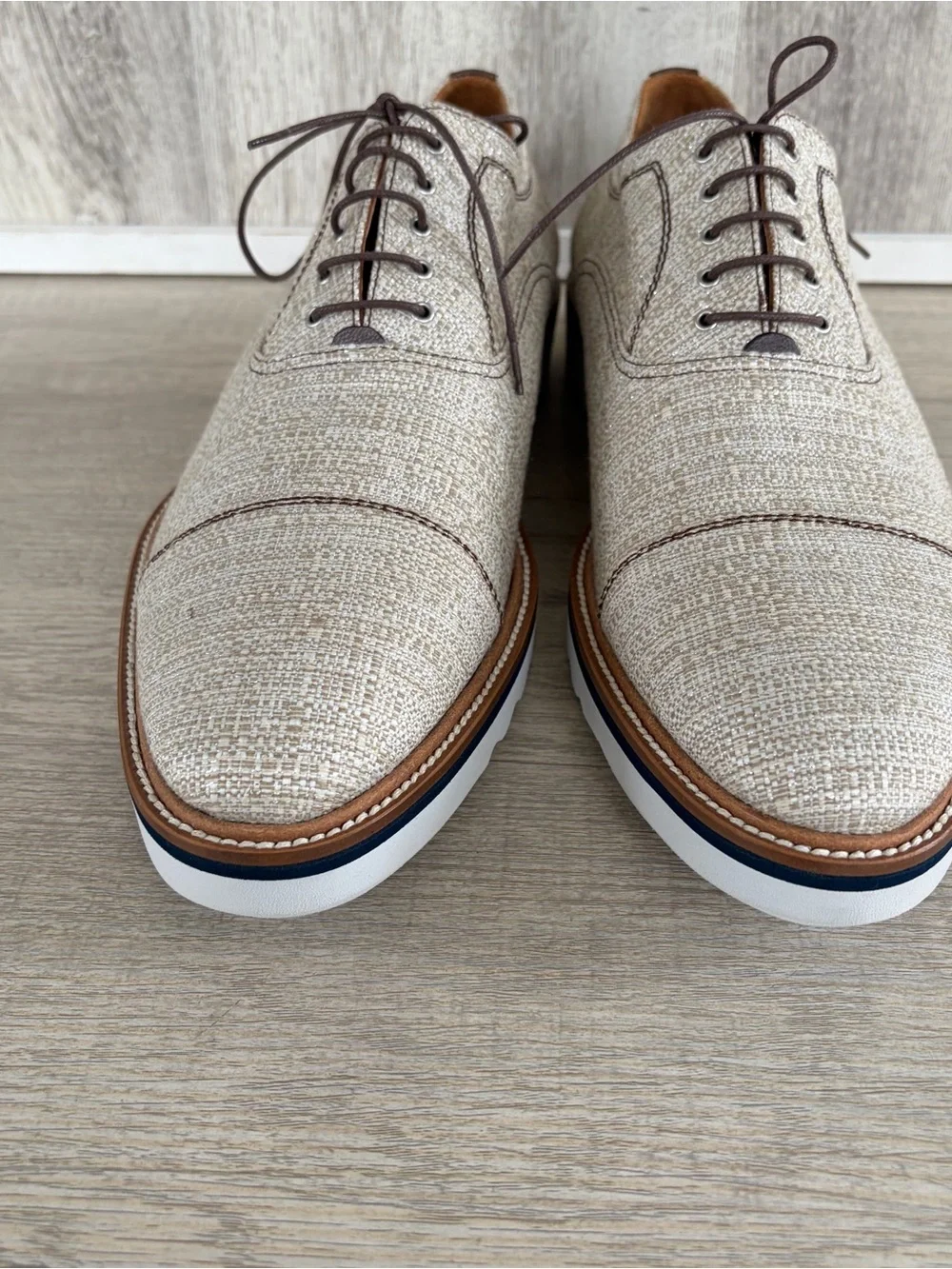 Lorens Lace Up Oxford Derby Mens 44 Beige White Preppy NWOT Quiet Luxury